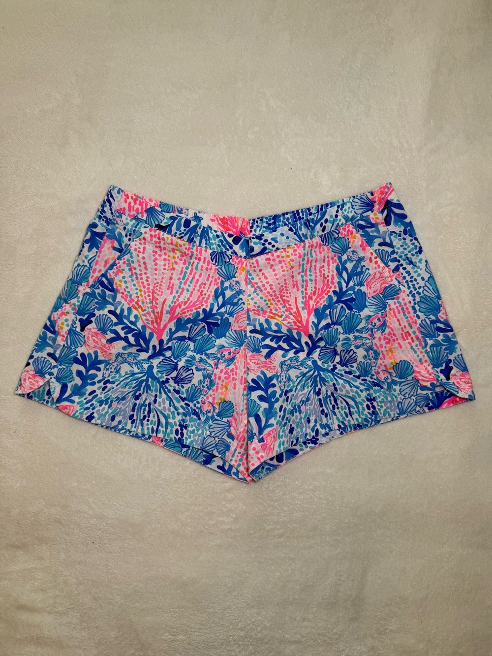 Lilly Pulitzer Ocean View shorts in “Sway With Me” - Size: Large